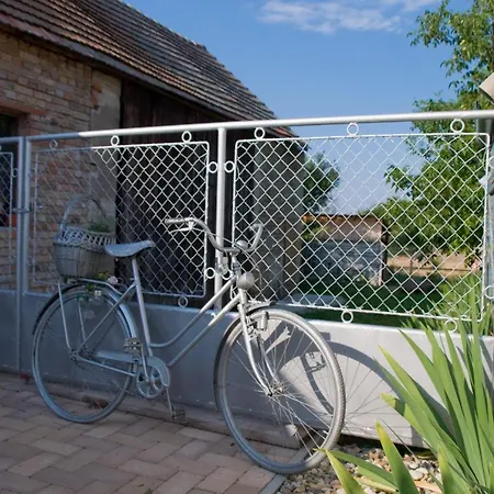 Apartament Notas Tuecsoek Vendeghaz *